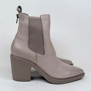 Django And Juliet: D&J Langford taupe