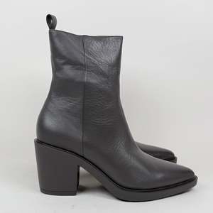 D&J Lissbon charcoal