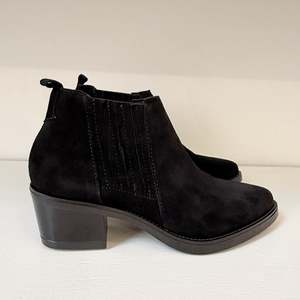 Lucia Viguera 8020 black