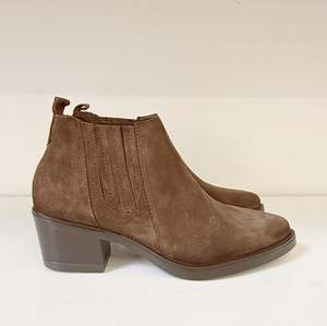 Lucia Viguera 8020 testa