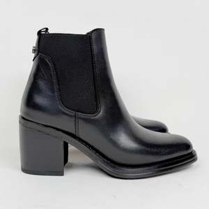 Heels: Alpe Leyna black