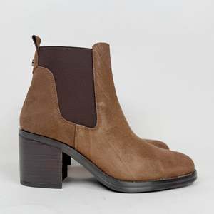 Heels: Alpe Leyna cuoio kid suede