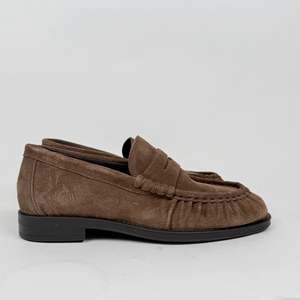 Flats: Alpe Oxford brown kid suede