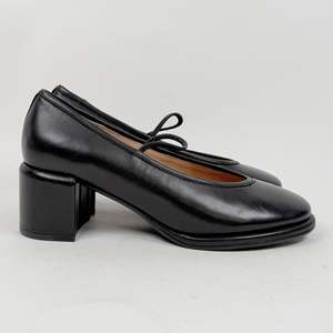 Eos: EOS Darcella black