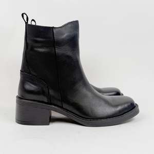 EOS Pampas black