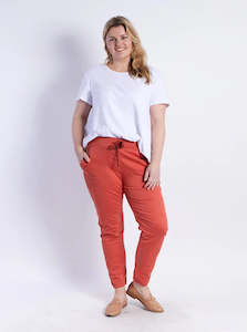 Jean Sale: Riley Jogger - Rust