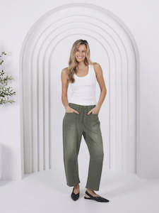 Jeans: Leo Barrel Jeans - Khaki