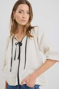 Sale: Subliminal Linen Relaxed Top - Cream/Black Trim