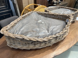 Clearance Furniture: Rattan Pet Basket W Cushion - Large