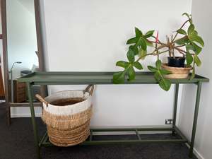 Maison Console - Olive Green Aluminium