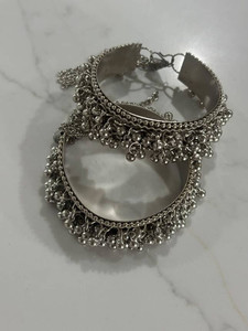 Products: Ava Handcuffs Inayat By AV