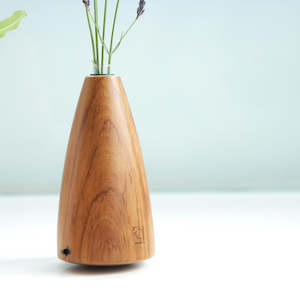 Clever Smart Design: Rimu Classic Vase - Natural