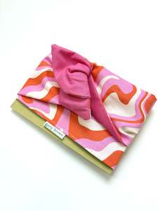 Gerty Brown: Girlband - Groovy Retro Waves/Hot Pink