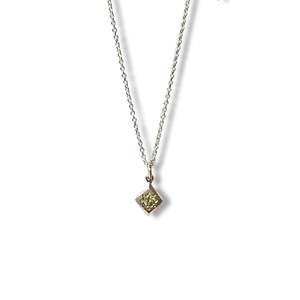 Daisy Cluster Peridot Necklace HH049