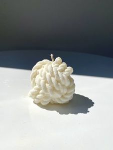 Products: Luxury knot candle