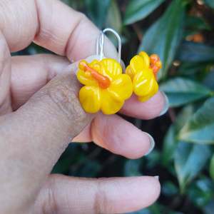 Glass Hibiscus Earrings - Yellow