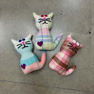 Homewares: Vintage Blanket Cats