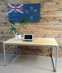 Products: Simplistic desk