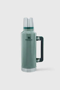 Outdoor Adventure Kit: Classic Legendary Bottle 1.9L - Hammertone Green