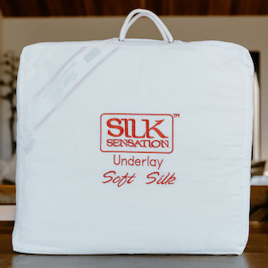 Organic Bedding: SILK SENSATION Silk Underlay Protector - Washable