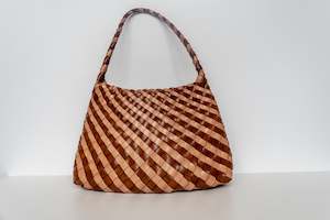 Kakahu Clothing: Whenua Stripe Leather Bag