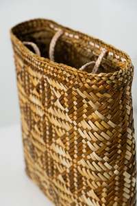 Kakahu Clothing: Kete Whakairo - Tahi (Te manuariki)