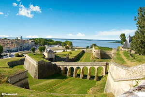 The exceptional region of Bordeaux (port-to-port cruise)