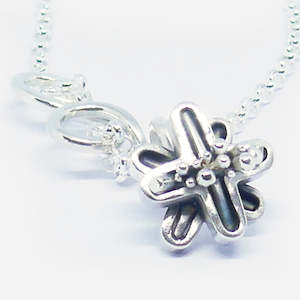 Quirky Collectibles: 'Joss' stg silver curly pendant medium length (chain sold separately)