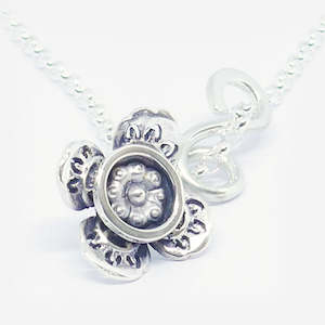 Quirky Collectibles: 'Loubear' stg silver curly pendant (medium length). Chain sold separately