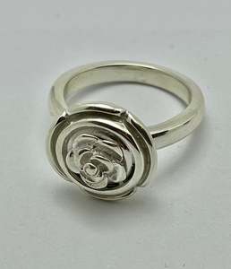 Quirky Collectibles: Sterling silver rose, petal ring white finish