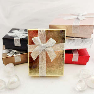 Everything Else: Metallic Effect Gift Box w. Bow (assorted colours. suitable for pendant & ring & earrings)
