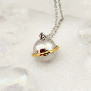 Inspirational Heartfelt Gifts: Round Keepsake Pendant w. Chain (stainless steel)