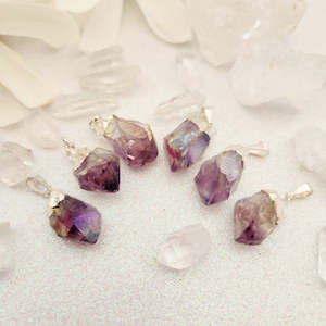 Amethyst Aura Point Pendant in Silver Cap (assorted. silver metal)