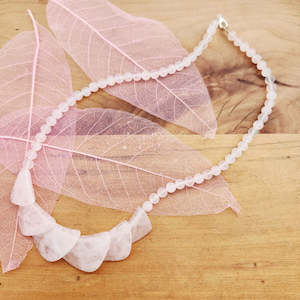 Jewellery Other Accessories: Rose Quartz Beaded Necklace