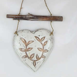 Whitewash Heart w. Driftwood Hanging (assorted. approx. 30x30cm)