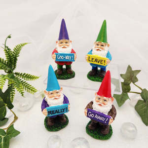 Mystical Magical: Gnome w. Sign (assorted. approx. 8cm tall)