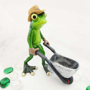 Woodland Grotto: Frog w. Wheelbarrow (2 pieces. approx. 17x13cm)