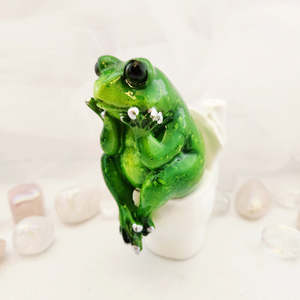 Woodland Grotto: Freddie Frog on the Loo (approx. 11x5cm)
