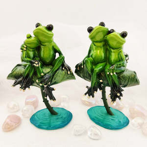 Woodland Grotto: Loved up Frogs on Lily Pad (assorted. approx. 16x11cm)