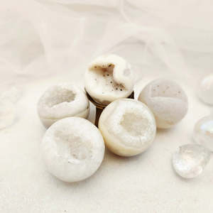 Agate Druzy Sphere (assorted. approx. 3.4cm diameter)