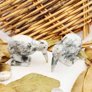 Soapstone Kiwi (assorted. approx. 5.7-5.8x7.4-7.7cm)