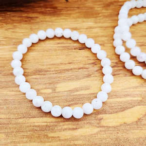 White Moonstone Bracelet (assorted. approx. 7-8mm round beads)