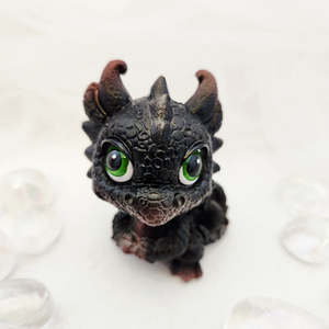 Black Baby Big Eyed Dragon (approx. 7.5x5.5cm)