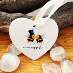 Wall Art Hanging Gifts: Meant To Bee Heart w. White Ribbon (approx 5.5x6cm)
