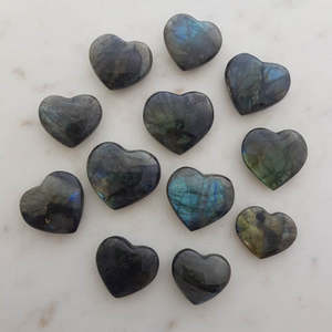 Crystals Fossils: Labradorite Heart (assorted. approx. 2.5-3.5x2.7-3.8x1.9-1.5cm)