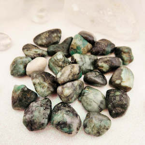 Crystals Fossils: Emerald Tumble (assorted)