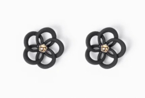Flower outline black earring