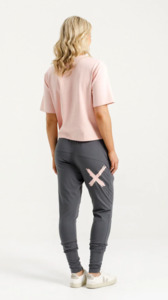 Bottoms: Apartment pants graphite w blossom X