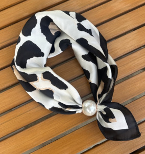 Accessories: Pearl fasten neck tie leopard