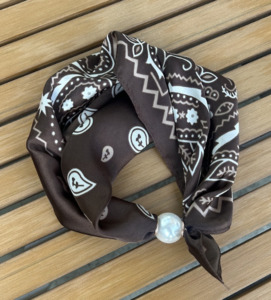 Pearl fasten neck tie cocoa